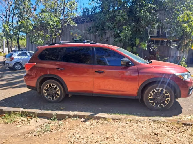 Camioneta Nissan Pathfinder año 2019