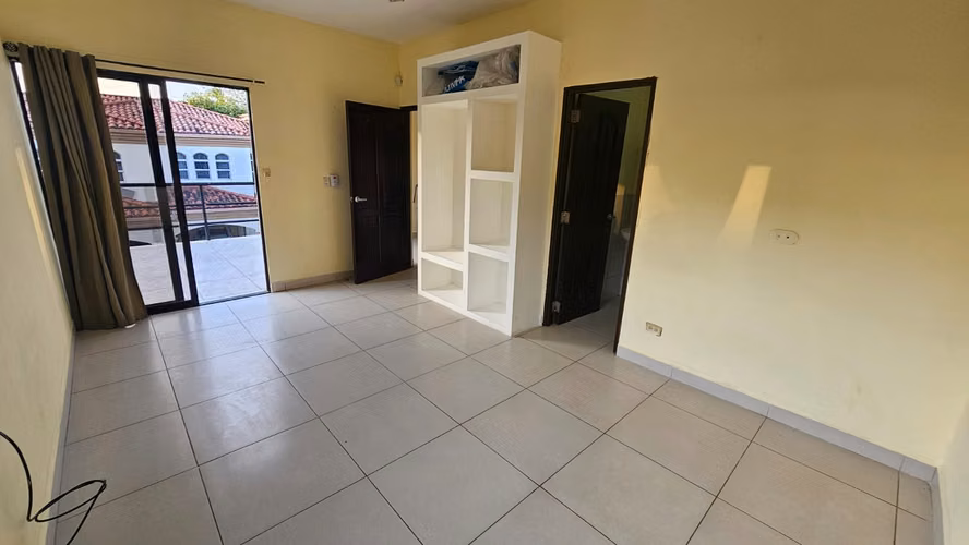 EJ-Rento casa en Las Colinas - Imagen 4
