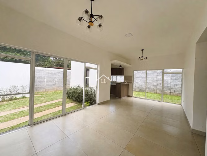 LL - Se Vende Complejo de 4 Casas en Santo Domingo