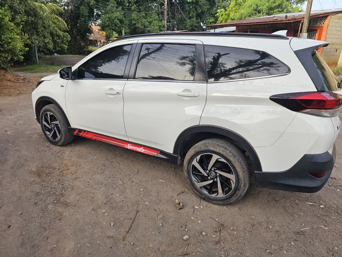 Toyota Rush version S mecánica