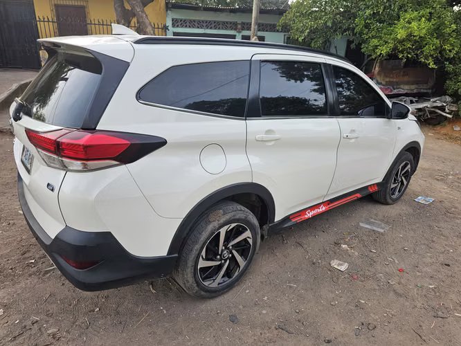 Toyota Rush version S mecánica