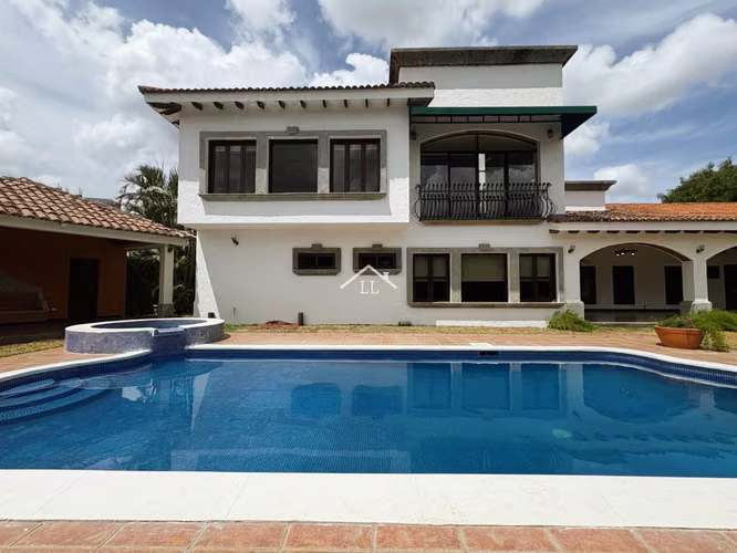 LL - Casa en Venta en Villa Fontana Sur