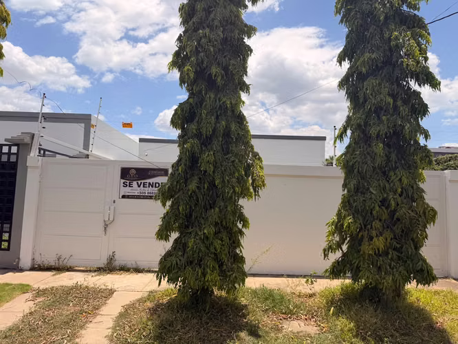 Venta de casa en Urbanización Farallones, Chinandega