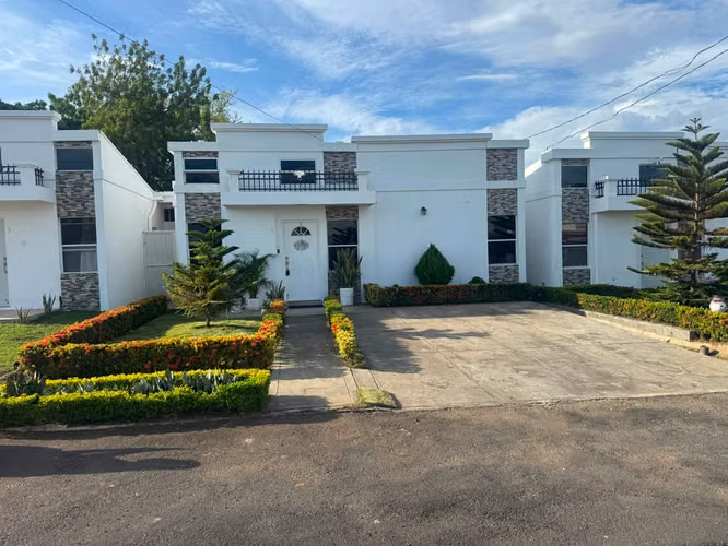 Venta de casa en Las Delicias Carretera Norte Managua