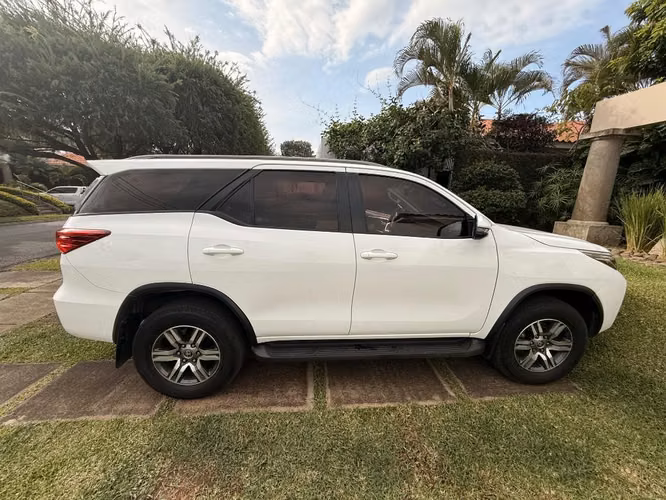 Toyota Fortuner - Imagen 4