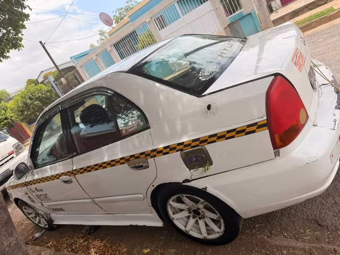 Vendo taxi individual Hyundai Verna 2004