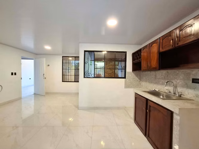 GG - Venta casa remodelada en Residencial de Carretera Masaya - Imagen 4