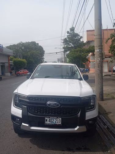 Ford Ranger 2023 automática.