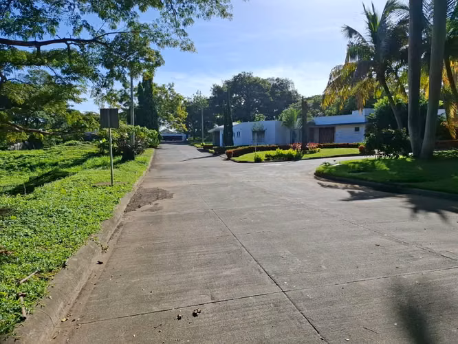 Terreno en Venta en Villa Fontana Sur | 1,500 v² | US$140,000 Negociable - Imagen 4