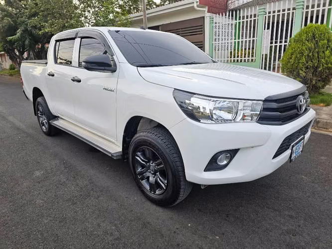 Toyota Hilux Básica 2026