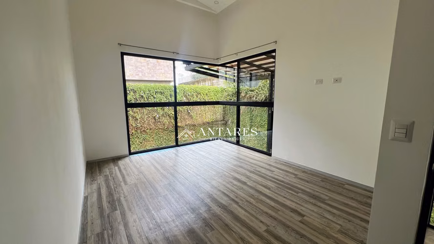 Preciosa Casa con línea blanca en condominio - Imagen 10