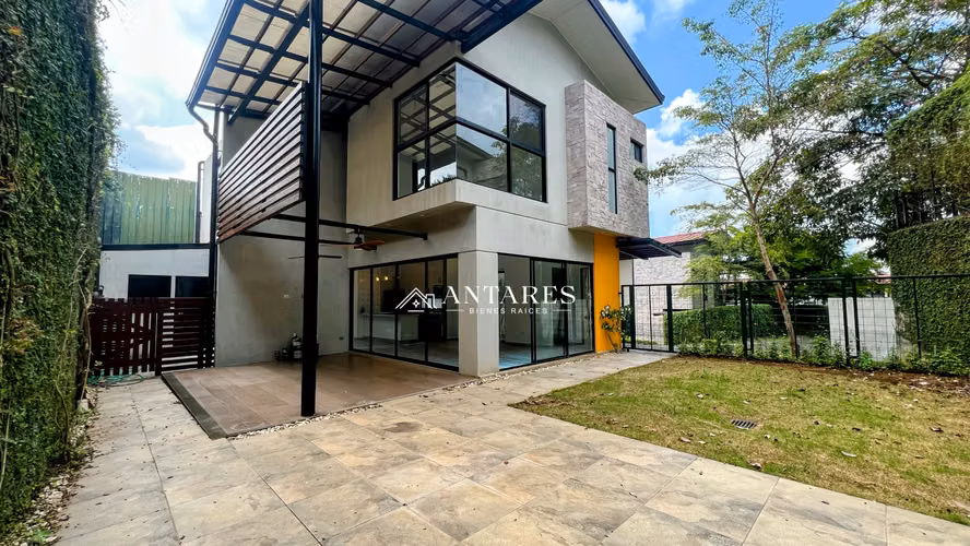 Preciosa Casa con línea blanca en condominio - Imagen 7