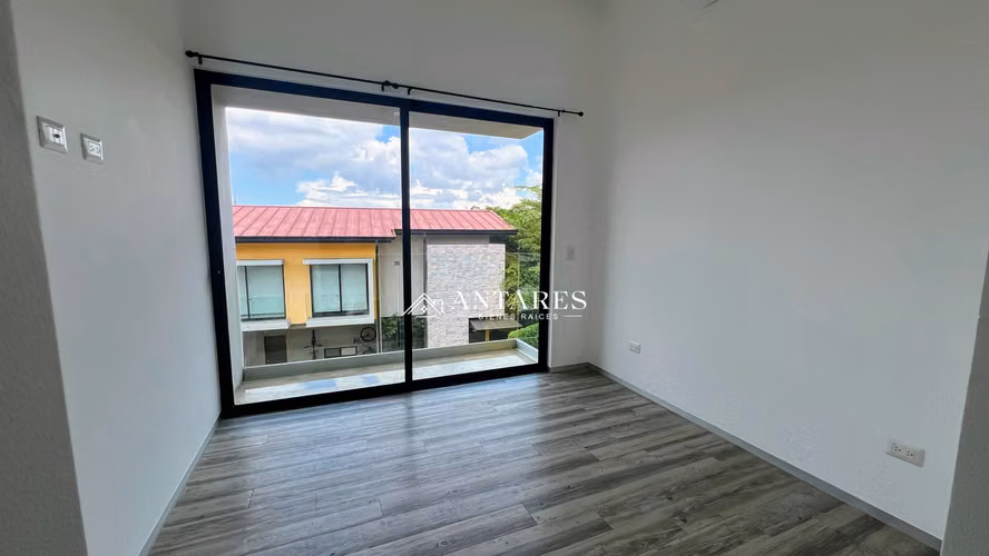 Preciosa Casa con línea blanca en condominio - Imagen 13