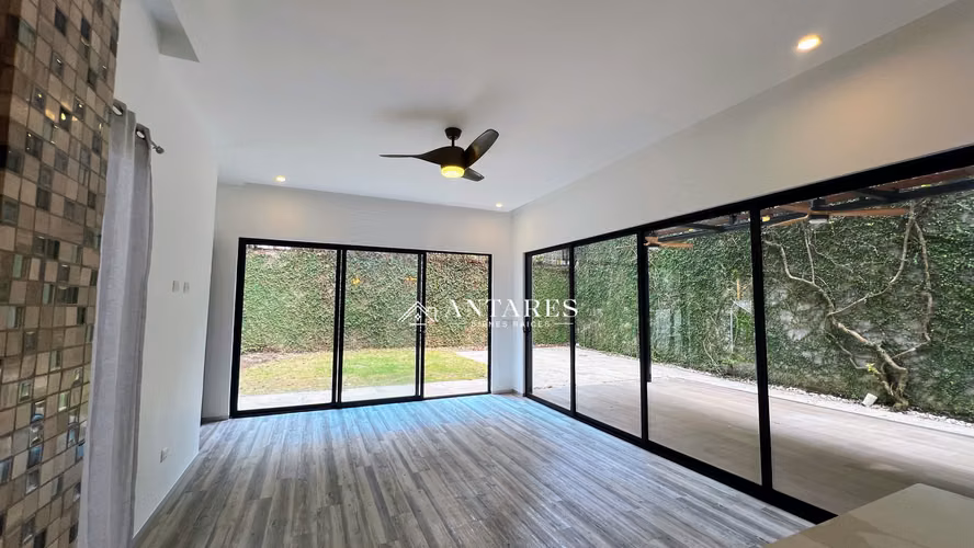 Preciosa Casa con línea blanca en condominio - Imagen 2