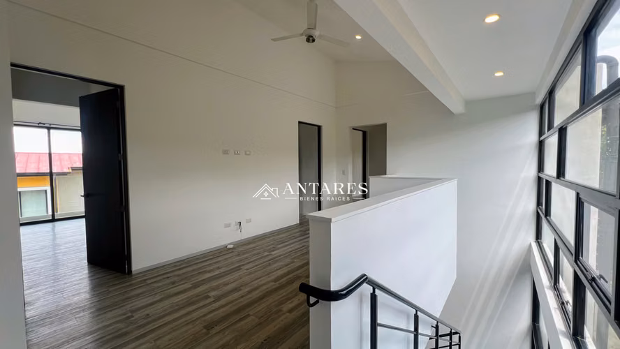 Preciosa Casa con línea blanca en condominio - Imagen 8