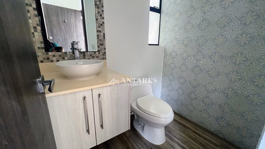 Preciosa Casa con línea blanca en condominio - Imagen 6