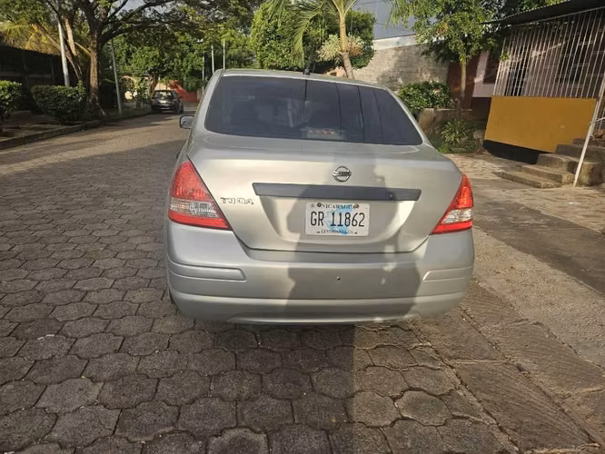 Nissan Tiida 2011