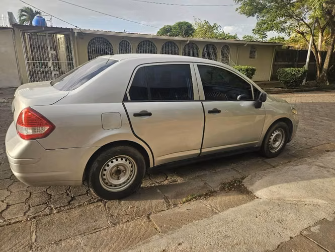 Nissan Tiida 2011