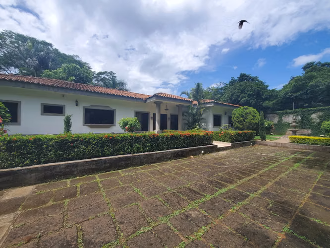 SL-Vendo casa en Carretera Vieja Leon km 12.8