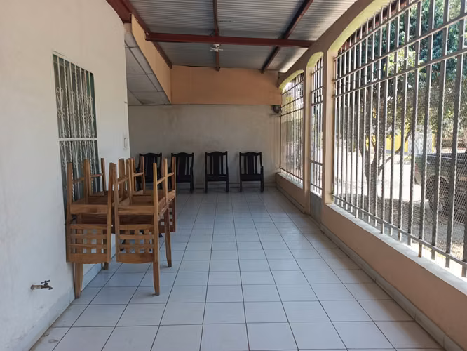 Venta de casa ampliada en Villa Sol