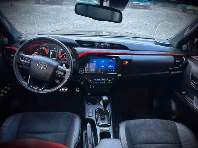 Toyota Hilux GR 2025