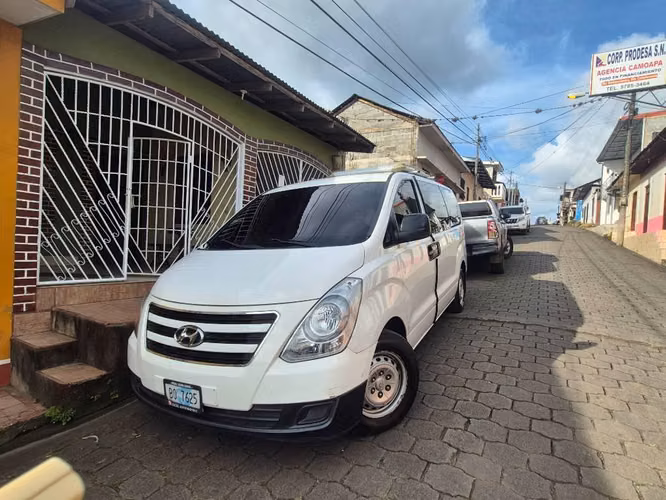 Microbus Hyundai H-1 2017