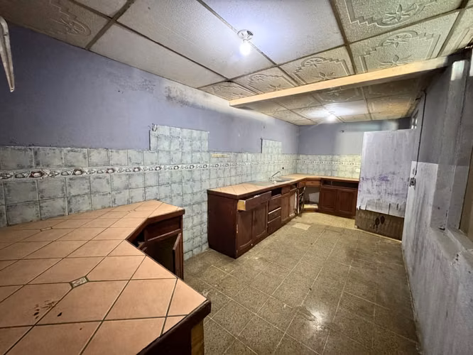 KW - Venta,  local comercial en Los Robles - Imagen 8