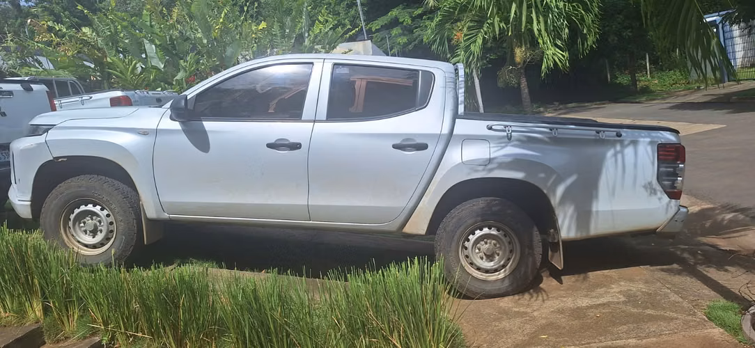 Se vende Camioneta Mitsubishi L200 - Año 2024 - Imagen 2