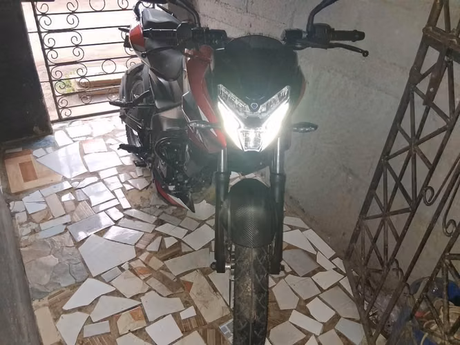 Vendo linda moto
