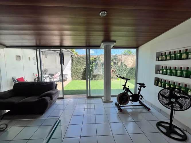AG, SE VENDE CASA EN RESIDENCIAL LAS PALMERAS MANAGUA - Imagen 8