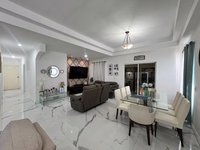 AG, SE VENDE CASA EN RESIDENCIAL LAS PALMERAS MANAGUA - Imagen 2