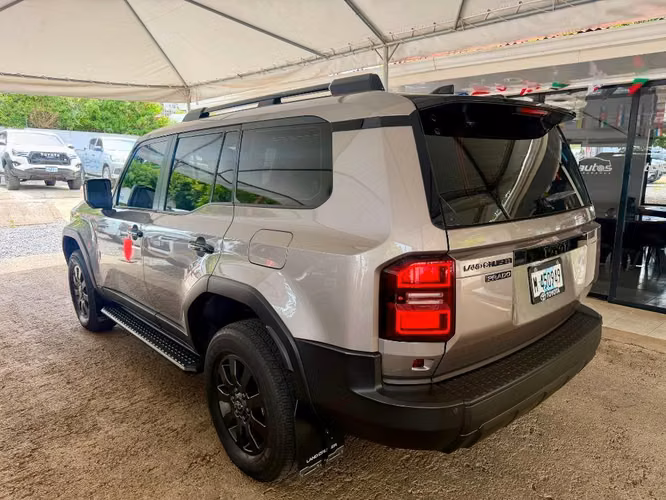 VENDO Toyota Landcruiser Prado 2026  CON Hannah Leiva - Imagen 3