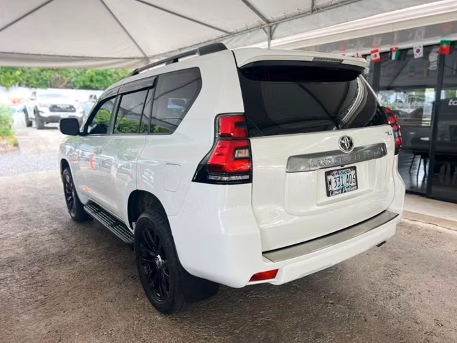 VENDO TOYOTA PRADO TXL 2021/ CON Hannah Leiva - Imagen 3