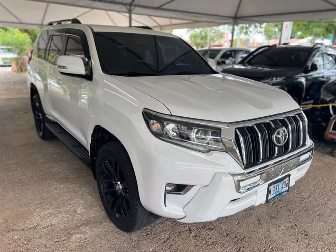VENDO TOYOTA PRADO TXL 2021/ CON Hannah Leiva