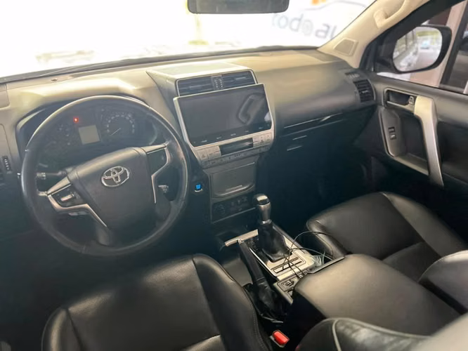 VENDO TOYOTA PRADO TXL 2021/ CON Hannah Leiva - Imagen 6