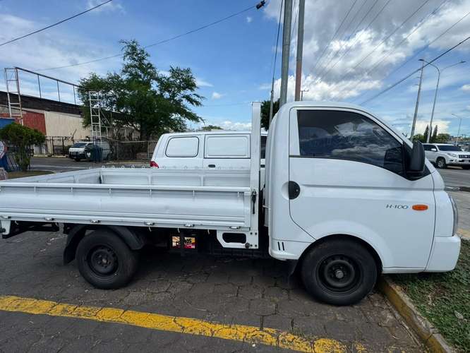 CAMION H 100 AÑO 2022