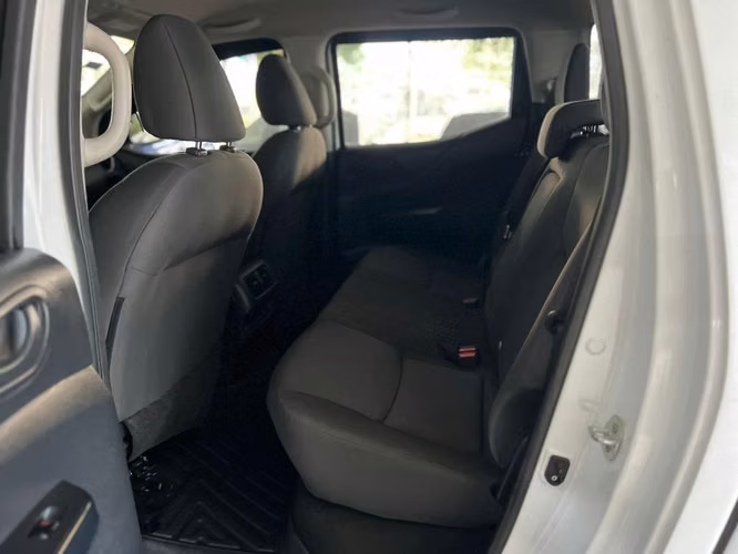 NISSAN NP300 FRONTIER AÑO 2024 - Imagen 6