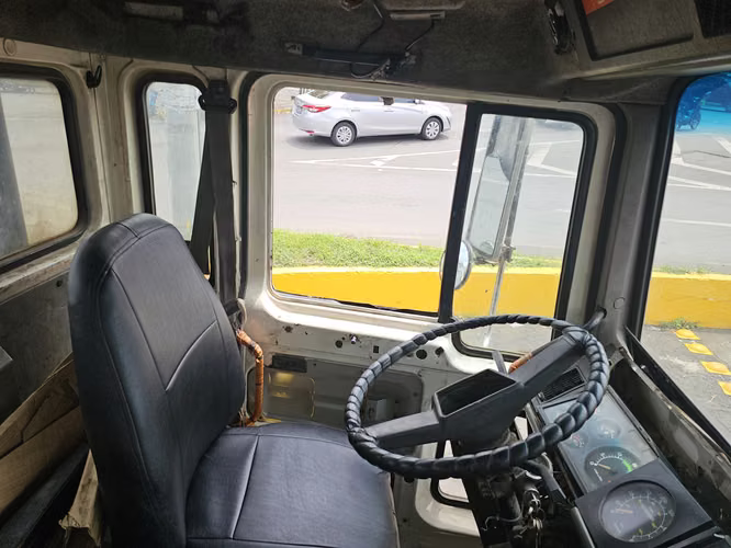 Camion Volvo fe series 8 toneladas - Imagen 4