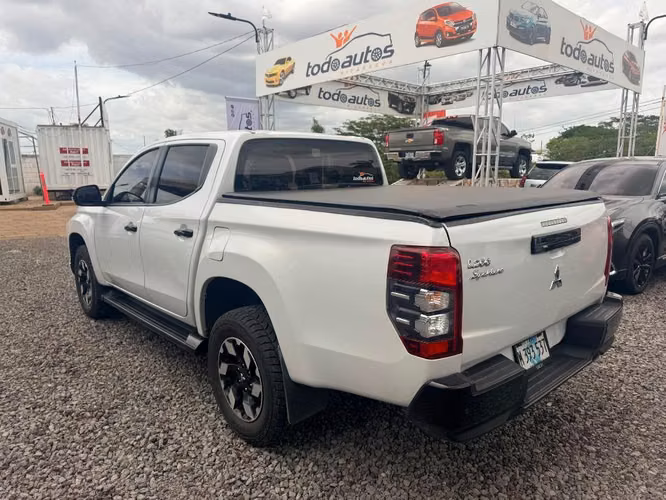 MITSUBISHI L200 SPORTERO AÑO 2024