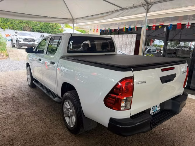 TOYOTA HILUX AÑO 2023 - Imagen 3