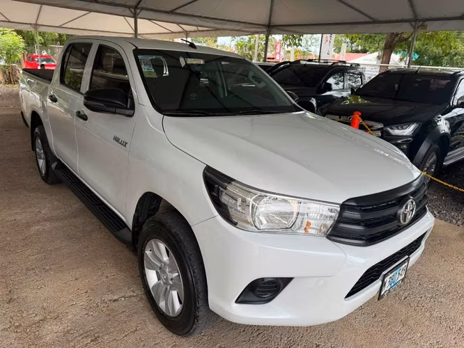 TOYOTA HILUX AÑO 2023 - Imagen 2