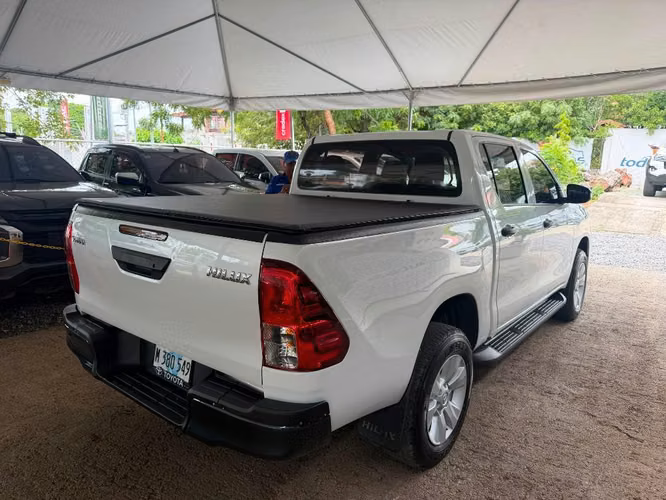 TOYOTA HILUX AÑO 2023 - Imagen 4