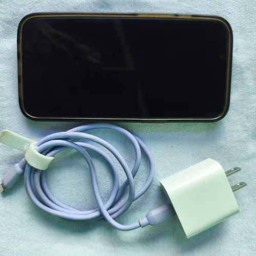 COMO NUEVO CELULAR IPHONE 13