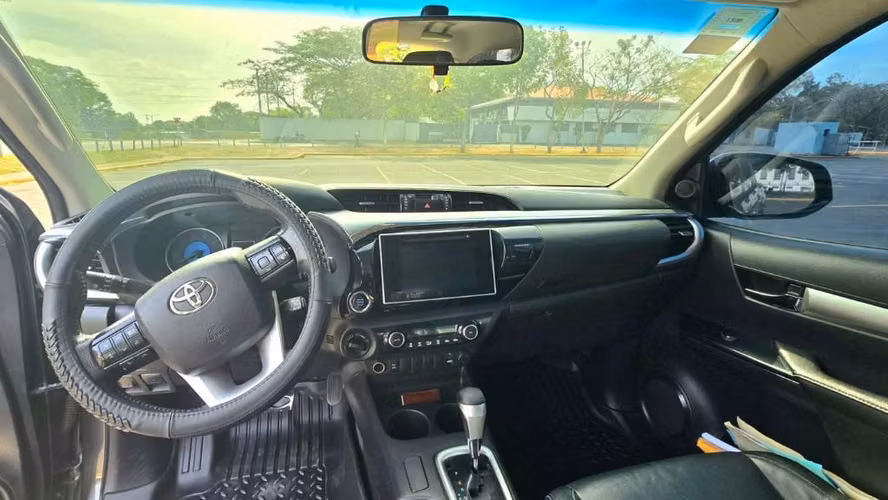 TOYOTA HILUX - UNICO DUEÑO - Imagen 4