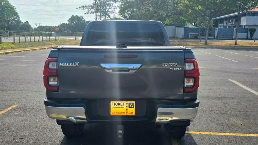 TOYOTA HILUX - UNICO DUEÑO - Imagen 6