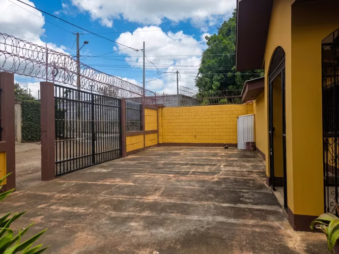 Vendo Casa en Carretera a Masaya - VZ