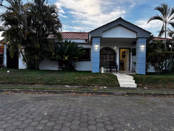 Casa Amueblada con Piscina en Villas Carolina | Renta US$1,200 | Venta US$190,000 - Imagen 18