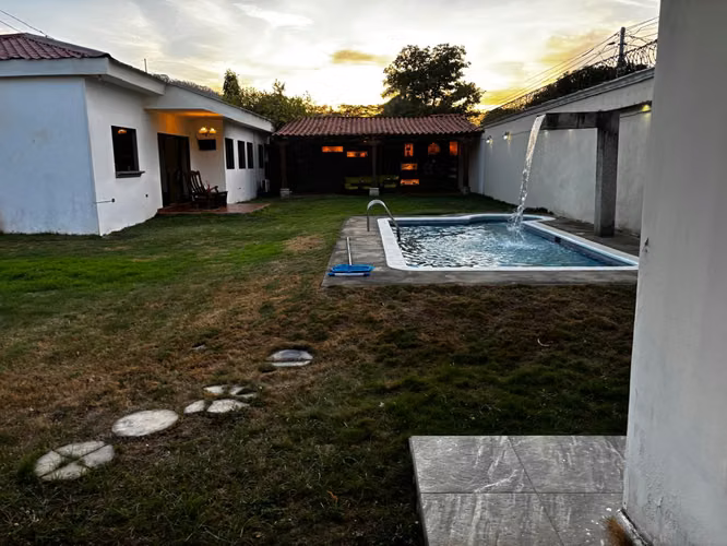 Casa Amueblada con Piscina en Villas Carolina | Renta US$1,200 | Venta US$190,000 - Imagen 3