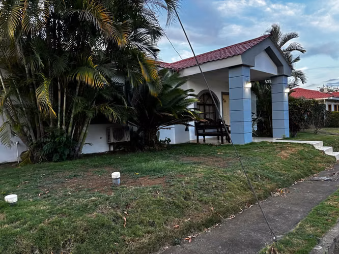 Casa Amueblada con Piscina en Villas Carolina | Renta US$1,200 | Venta US$190,000 - Imagen 4