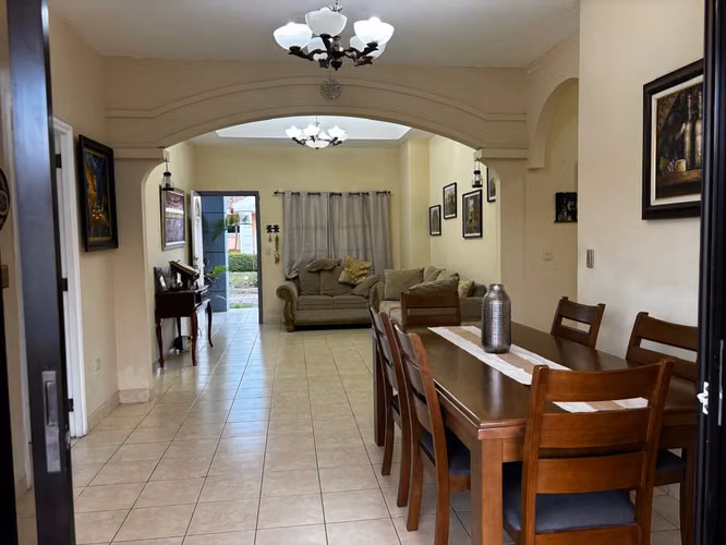 Casa Amueblada con Piscina en Villas Carolina | Renta US$1,200 | Venta US$190,000 - Imagen 9